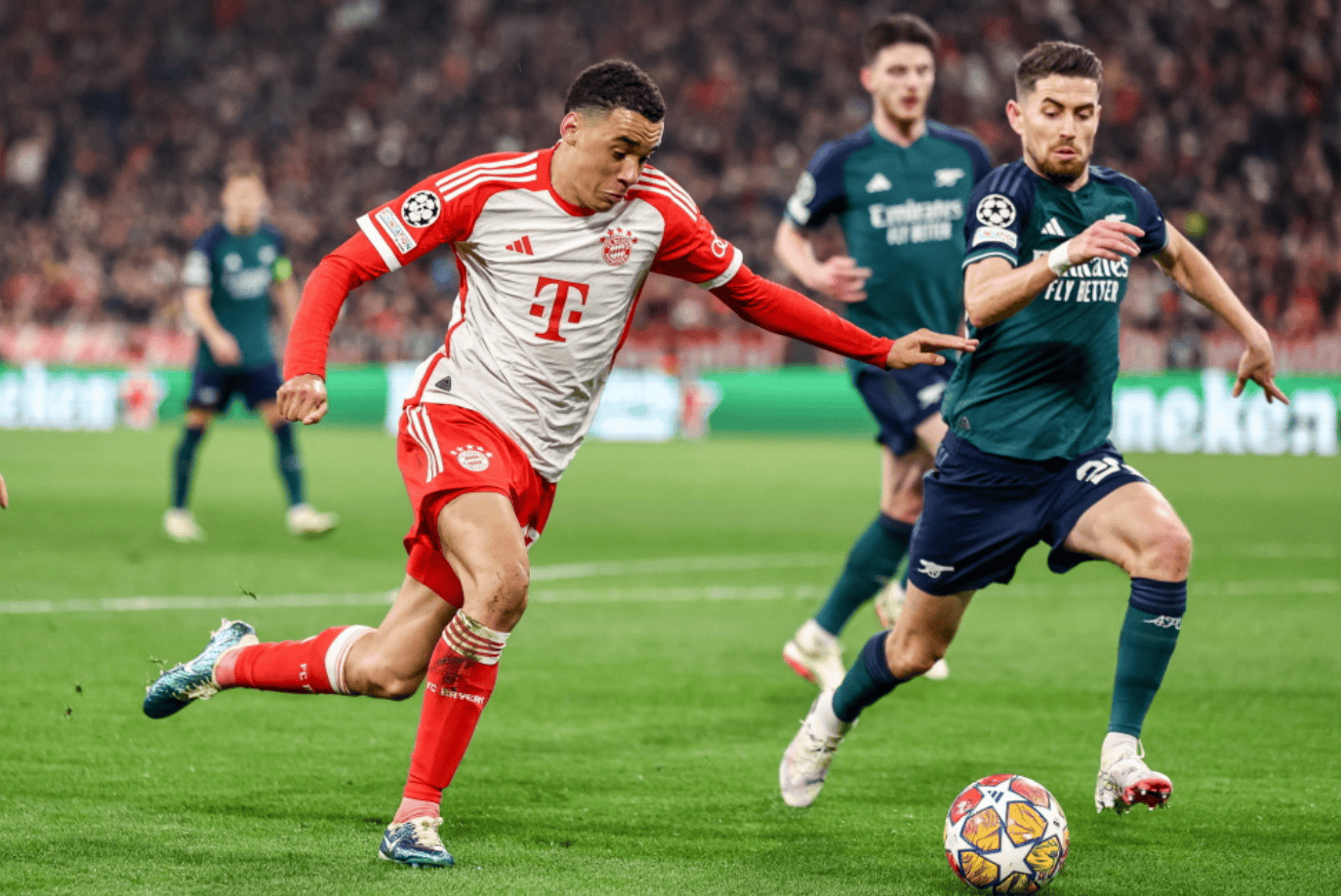 利物浦1-1无奈丢分，切尔西1-3爆冷翻车，阿森纳稳坐英超榜首（利物浦1-1憾平丢两分，切尔西1-3冷门失利，阿森纳继续领跑英超）