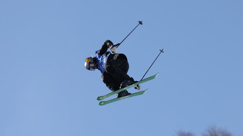 官方：中超球队申请准入的所有者权益应为3000万元以上（官方明确：申报中超准入的俱乐部所有者权益须不低于3000万元）