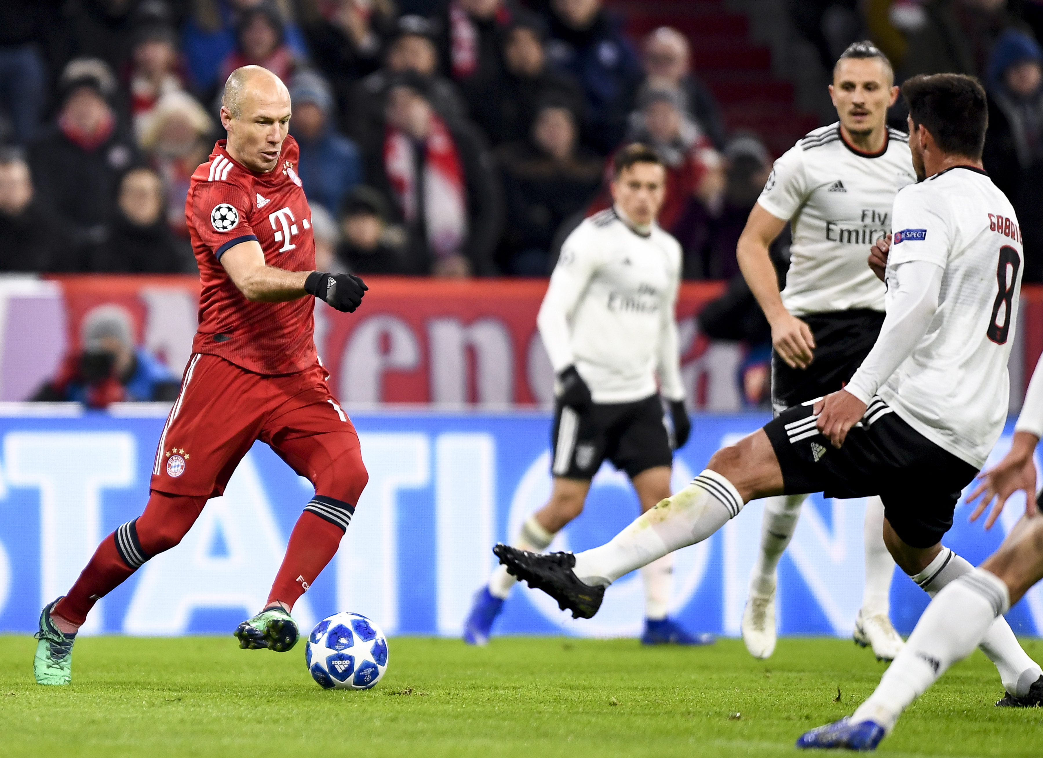 卡利亚里1-0十人罗马，加埃塔诺替补建功，切利克染红（卡利亚里1-0力克十人罗马：替补加埃塔诺破门，切利克染红）