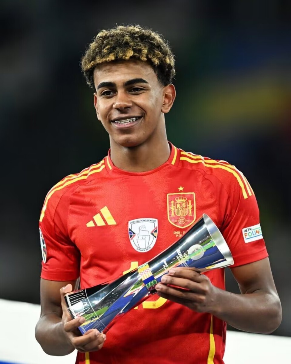 镜报：买安德森要1亿-1.2亿镑，曼联可能通过出售5人筹集资金（《镜报》：安德森身价1亿至1.2亿英镑，曼联或卖五将筹资）