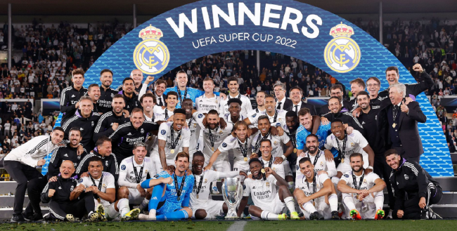 得分机器！史密斯半场11中7&三分7中4砍下19分7板3助（手感火热！史密斯半场11投7中、三分7投4中，轰下19分7篮板3助攻）